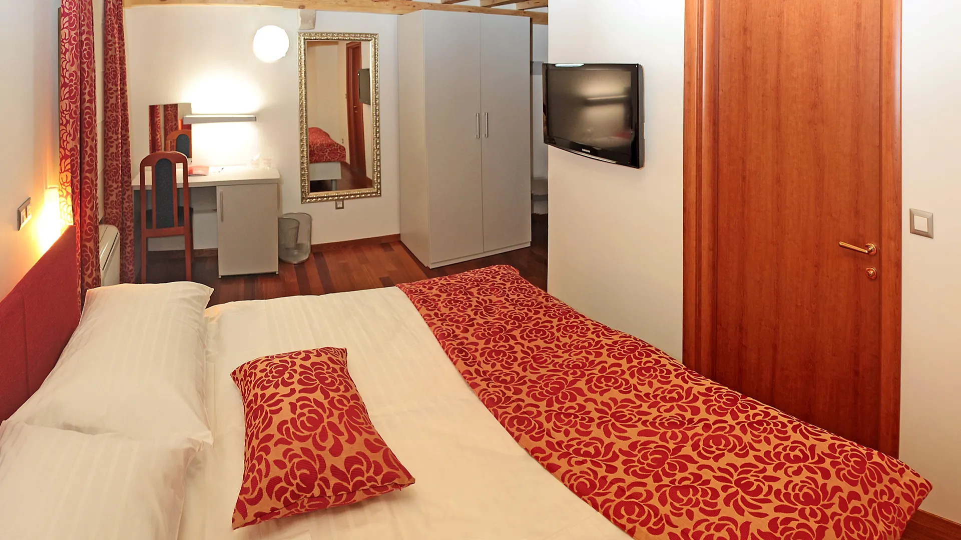 Hotel Monika Trogir 4*,