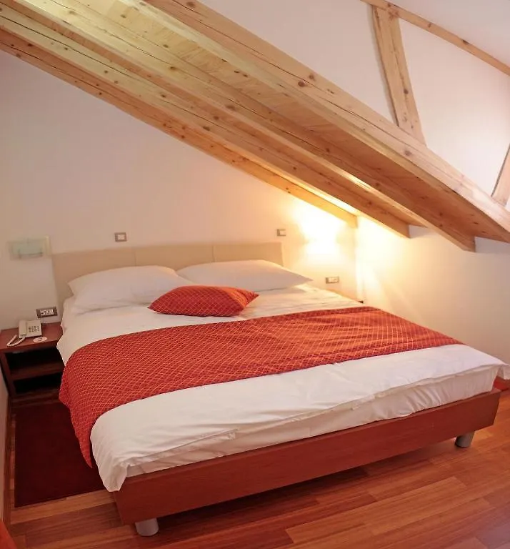 Hotel Monika Trogir 4*,
